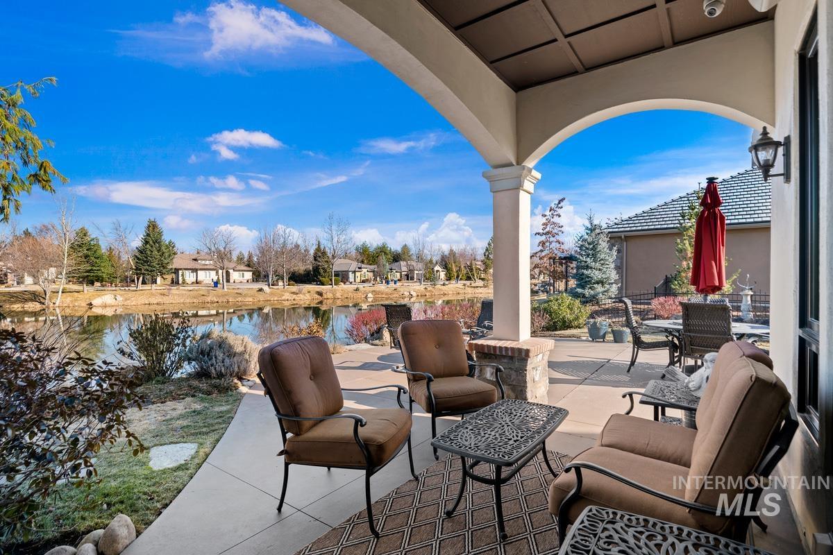 910 W. Watersford Dr.