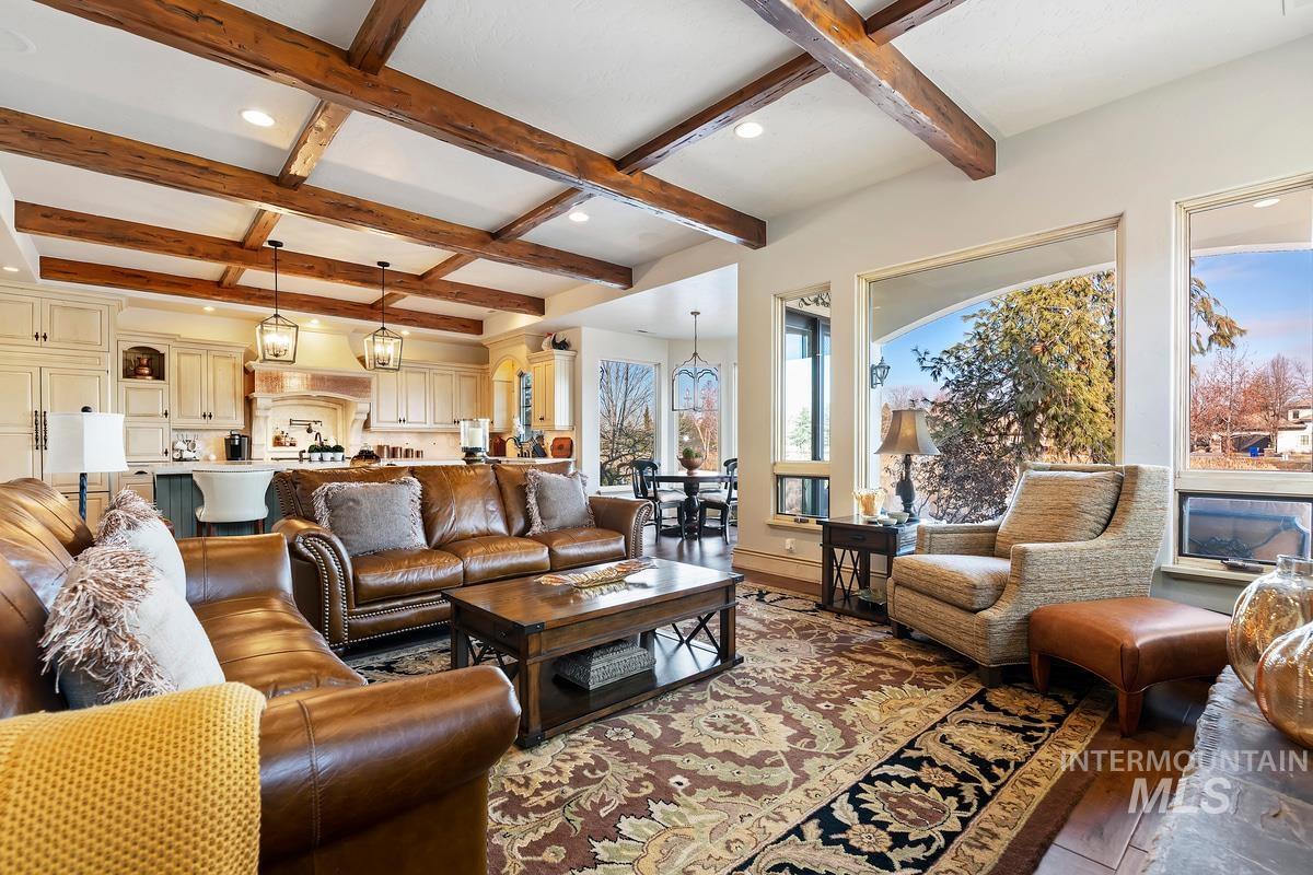 910 W. Watersford Dr.