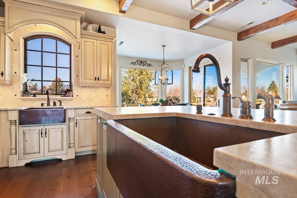 910 W. Watersford Dr.