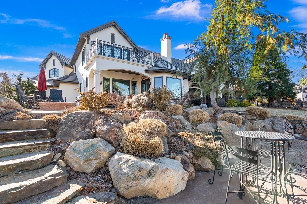 910 W. Watersford Dr.