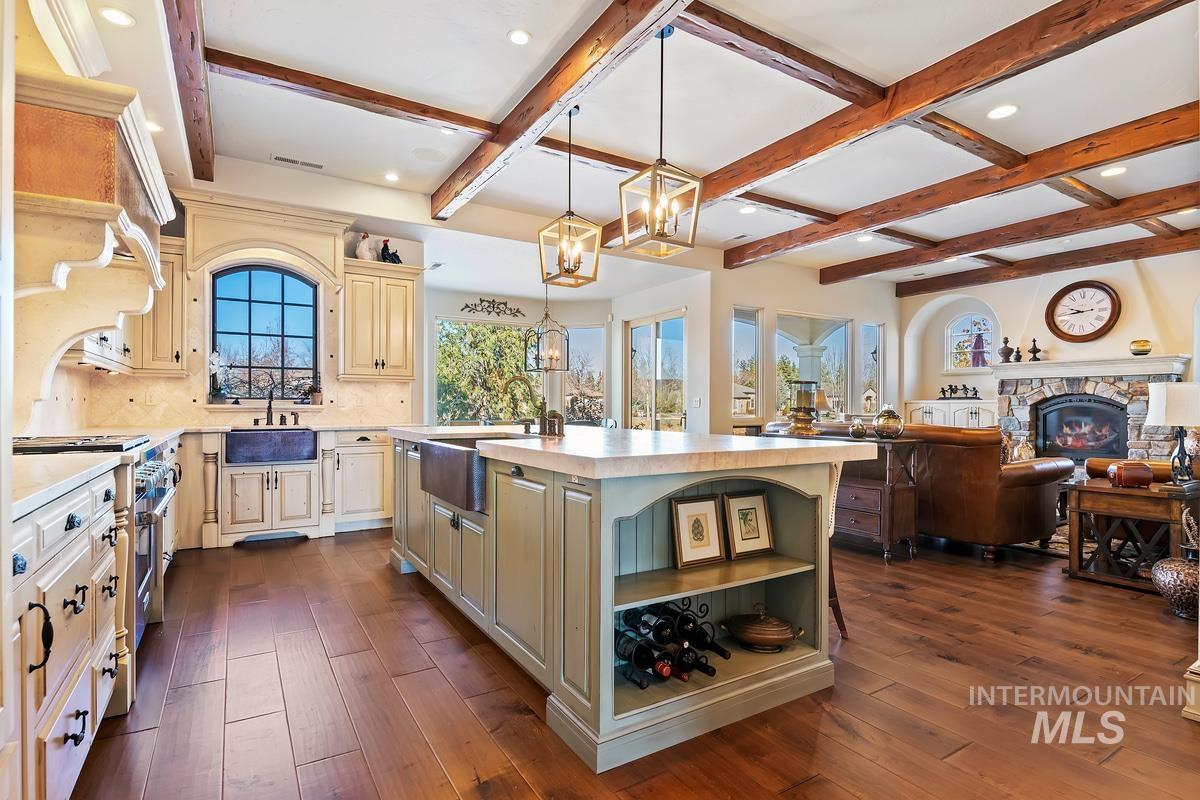 910 W. Watersford Dr.