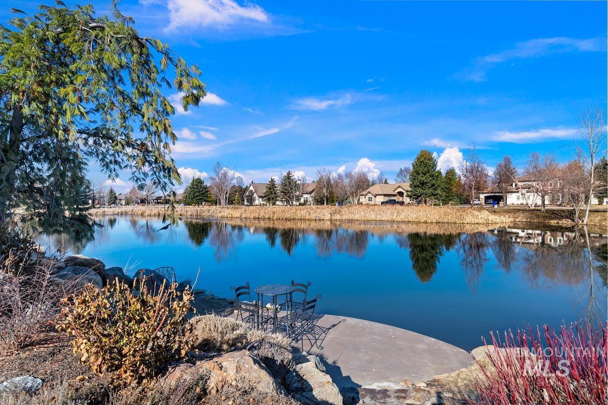 910 W. Watersford Dr.