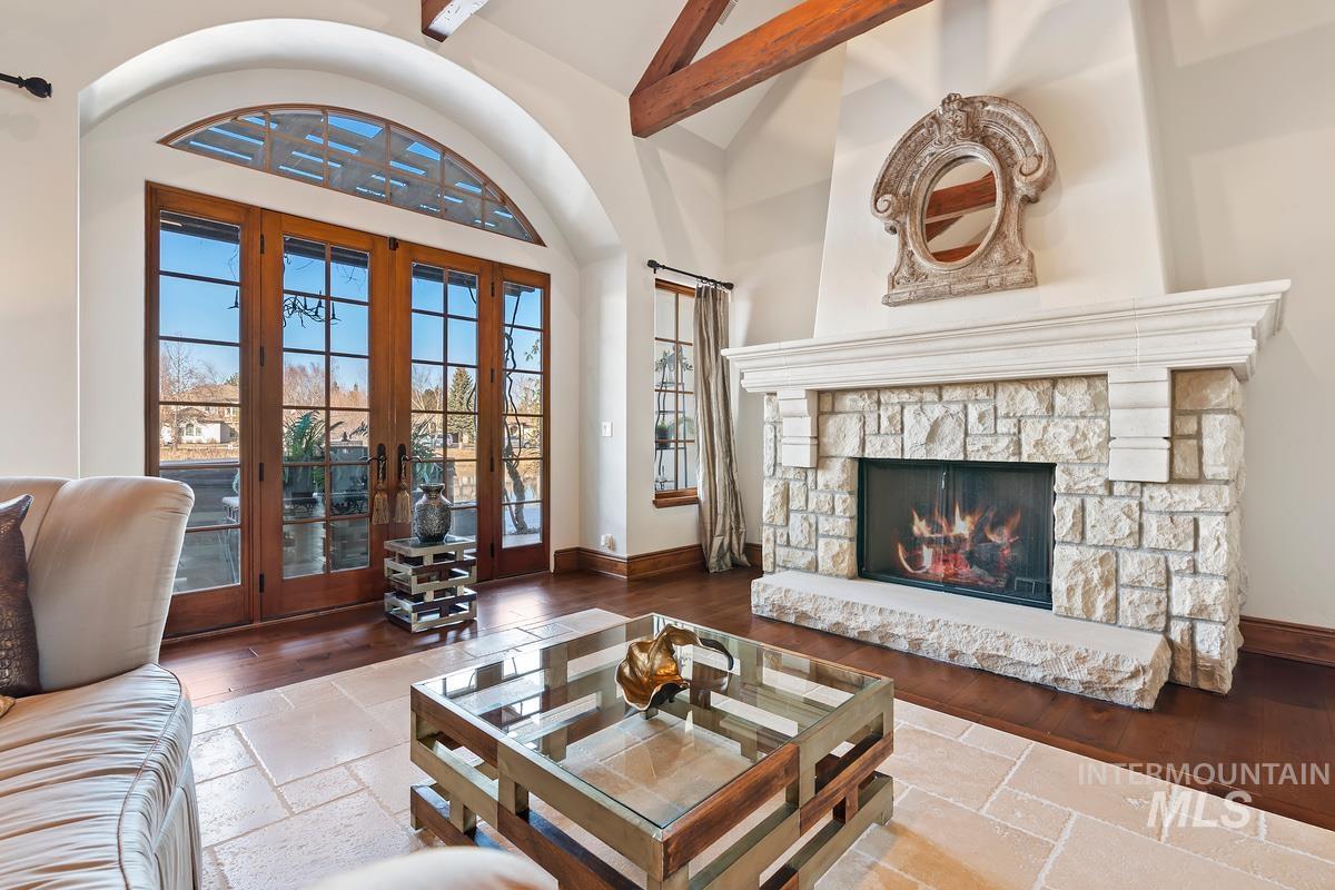 910 W. Watersford Dr.