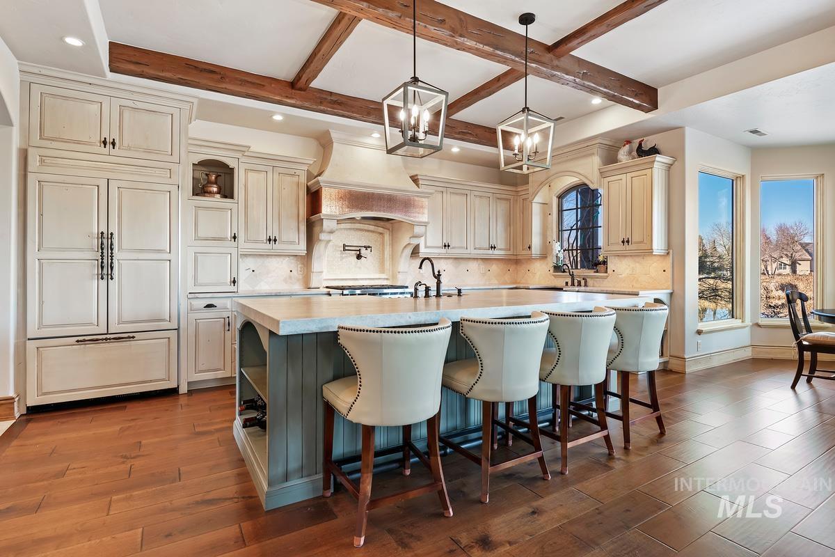 910 W. Watersford Dr.