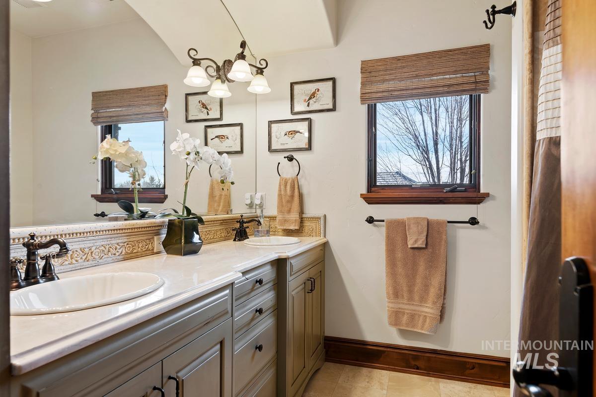 910 W. Watersford Dr.