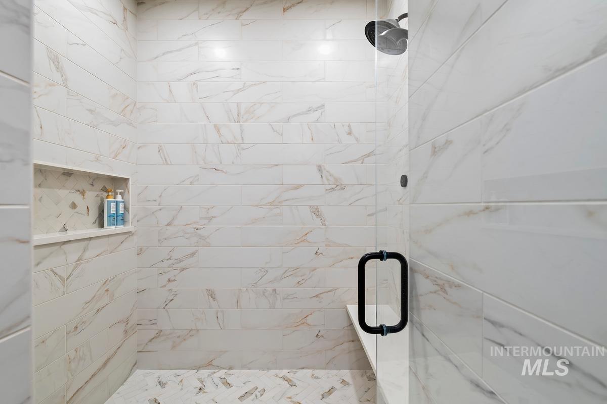 910 W. Watersford Dr.