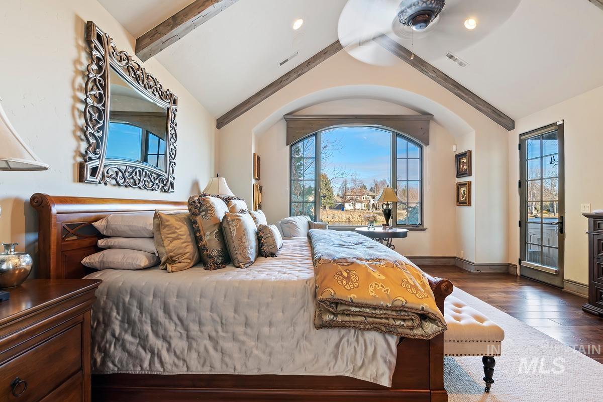 910 W. Watersford Dr.