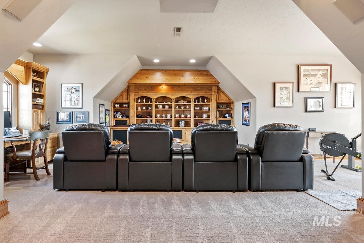 910 W. Watersford Dr.