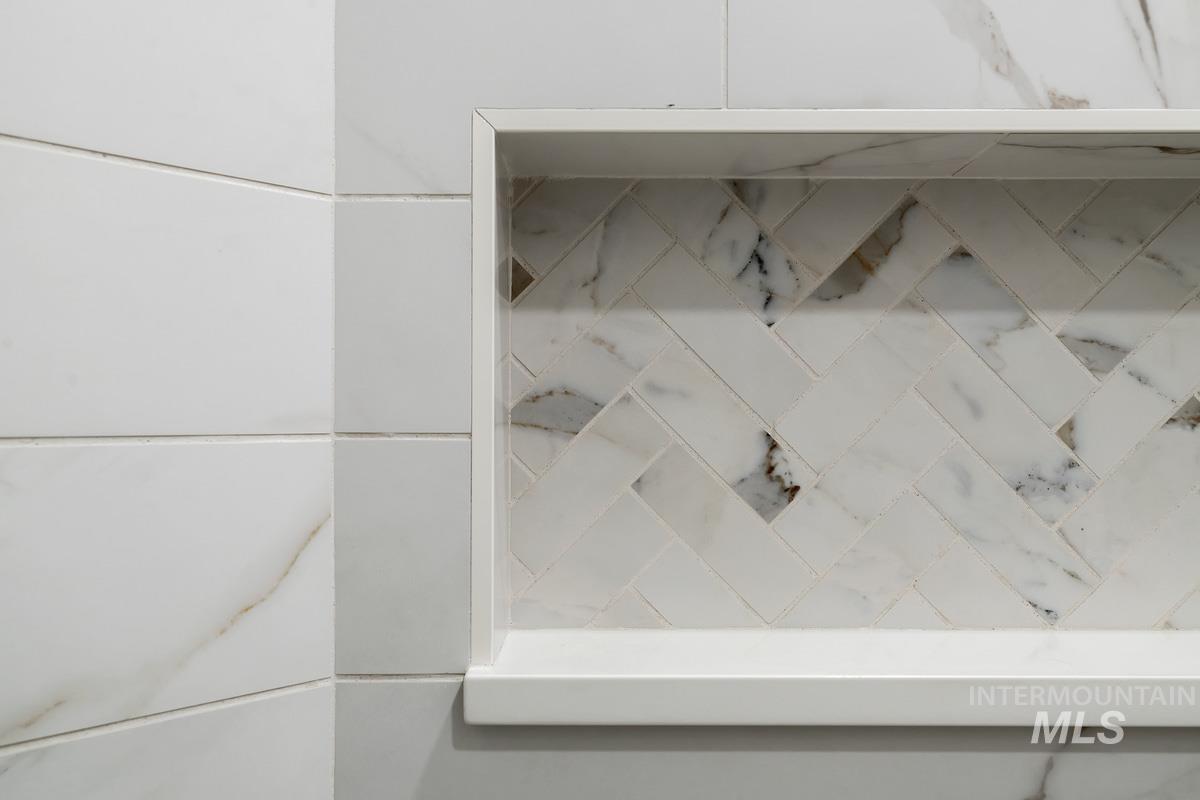 910 W. Watersford Dr.