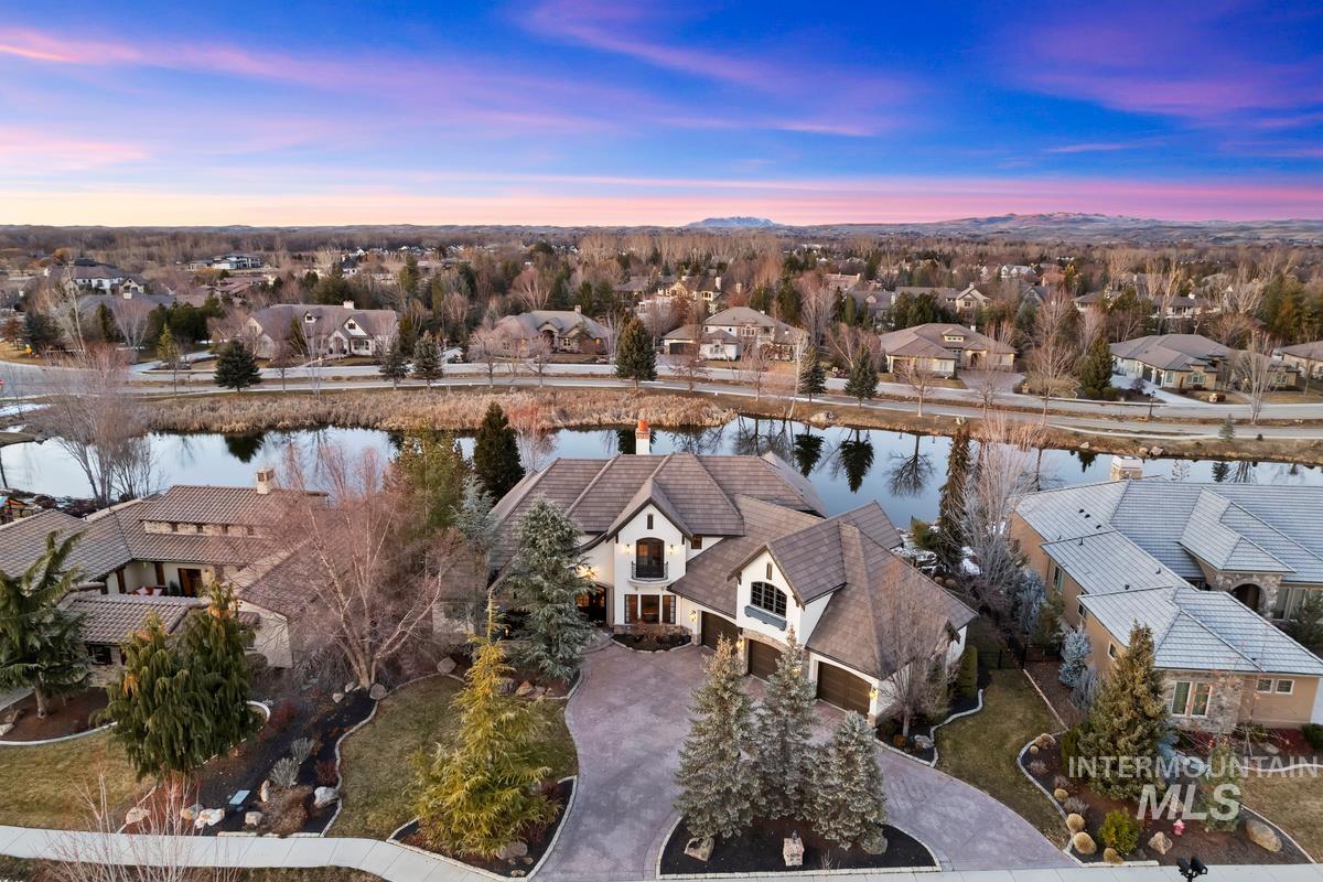 910 W. Watersford Dr.