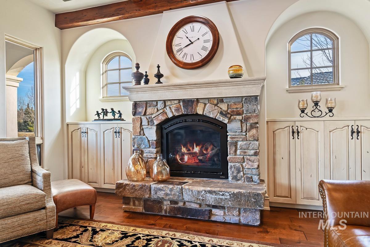 910 W. Watersford Dr.