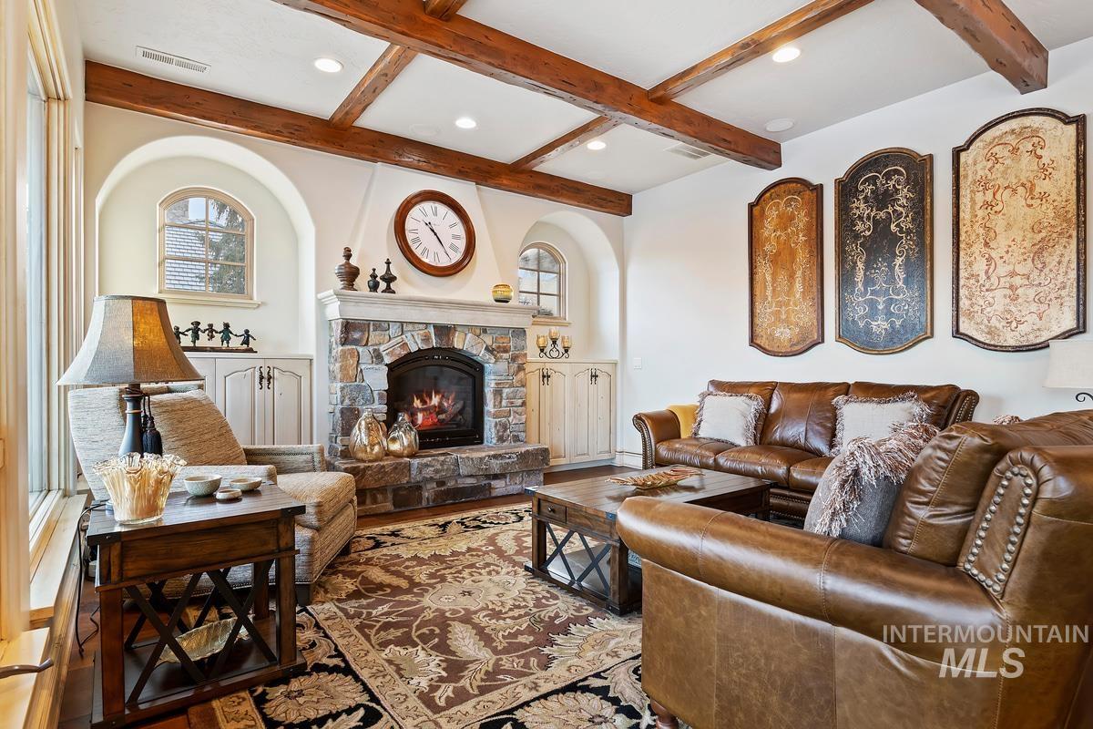 910 W. Watersford Dr.