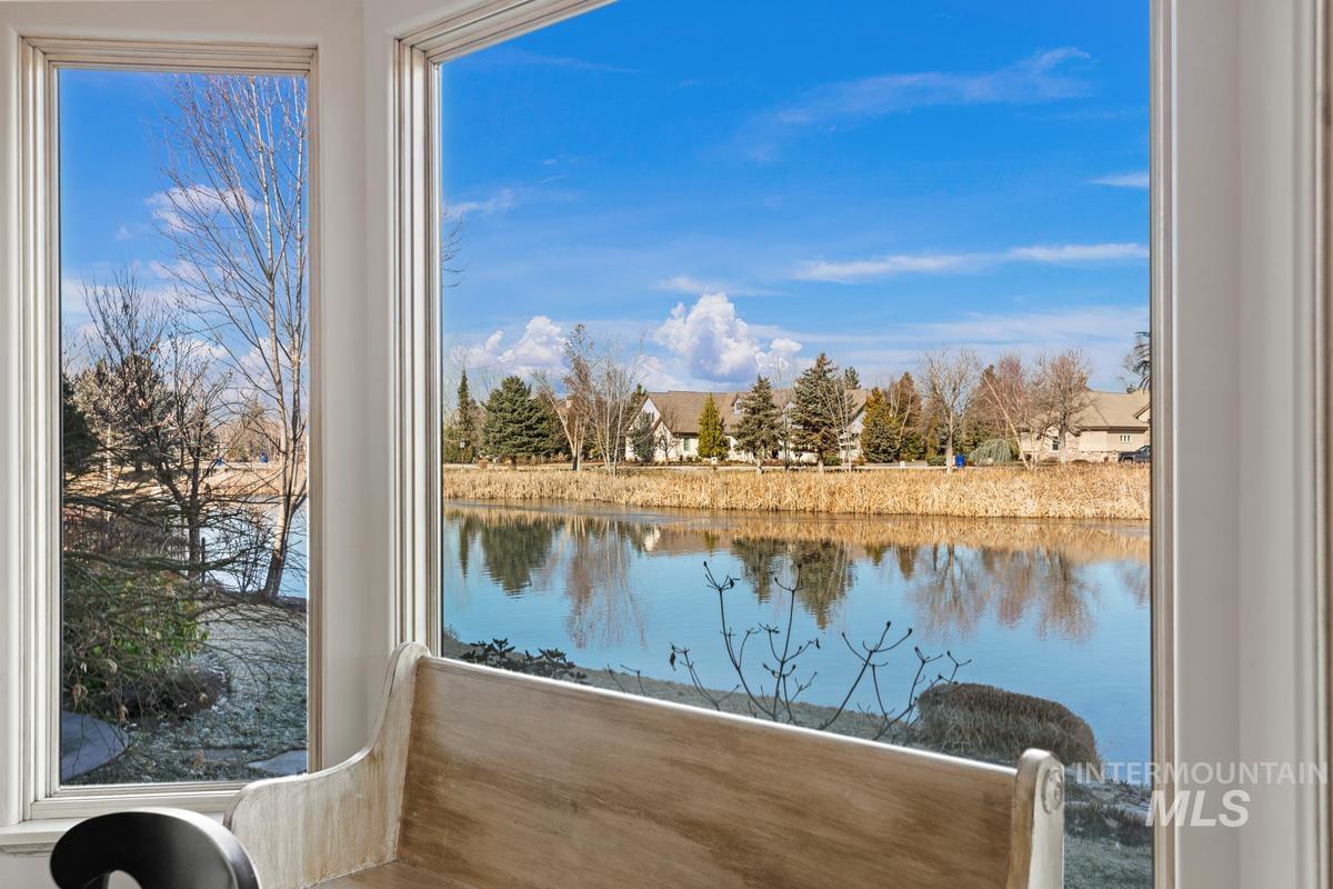 910 W. Watersford Dr.