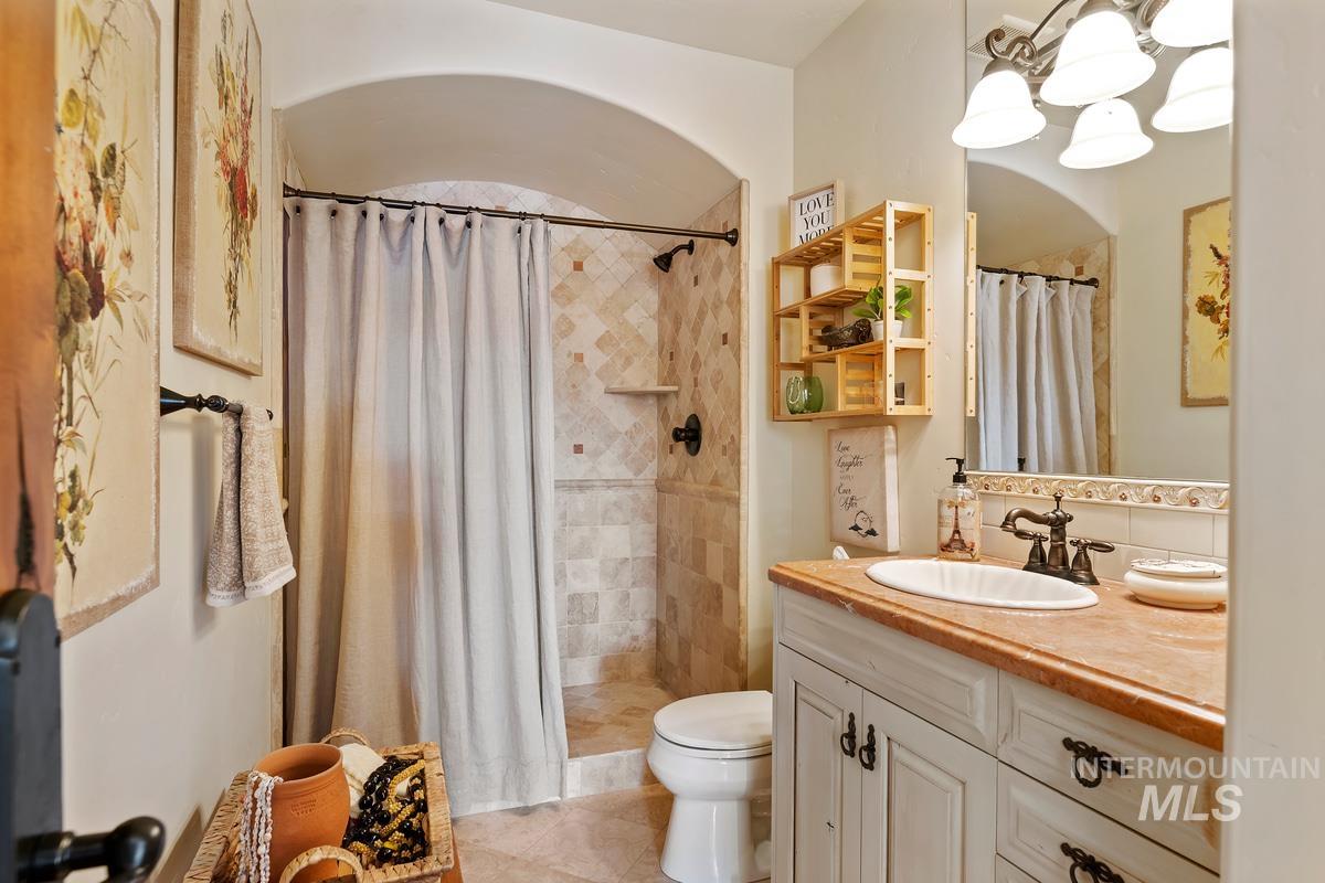 910 W. Watersford Dr.