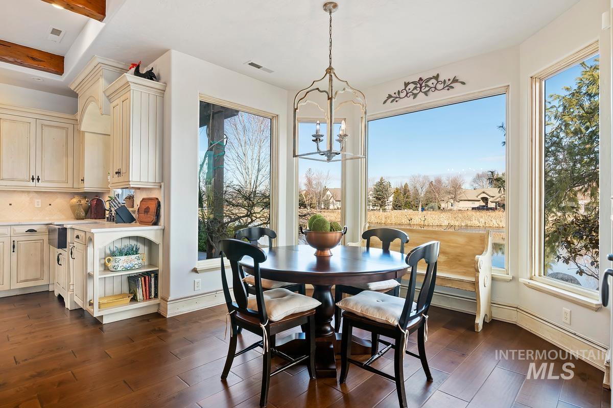 910 W. Watersford Dr.