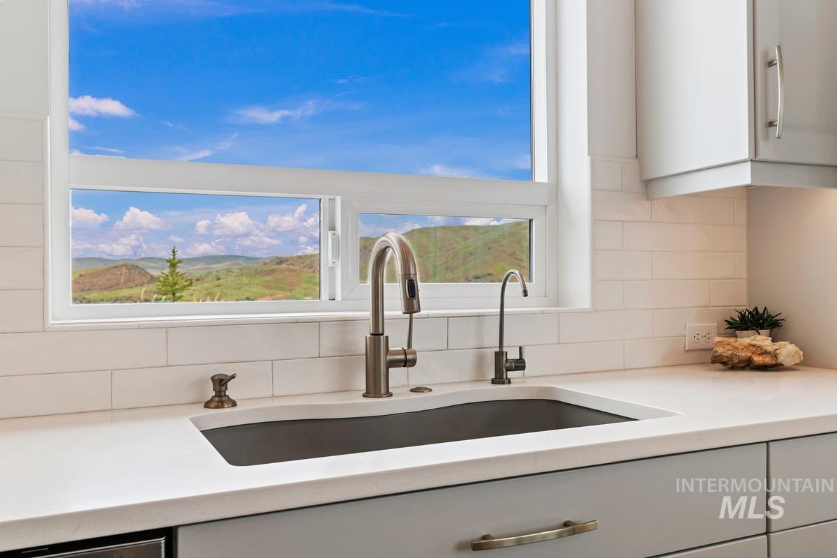 5058 W Parkridge Dr.