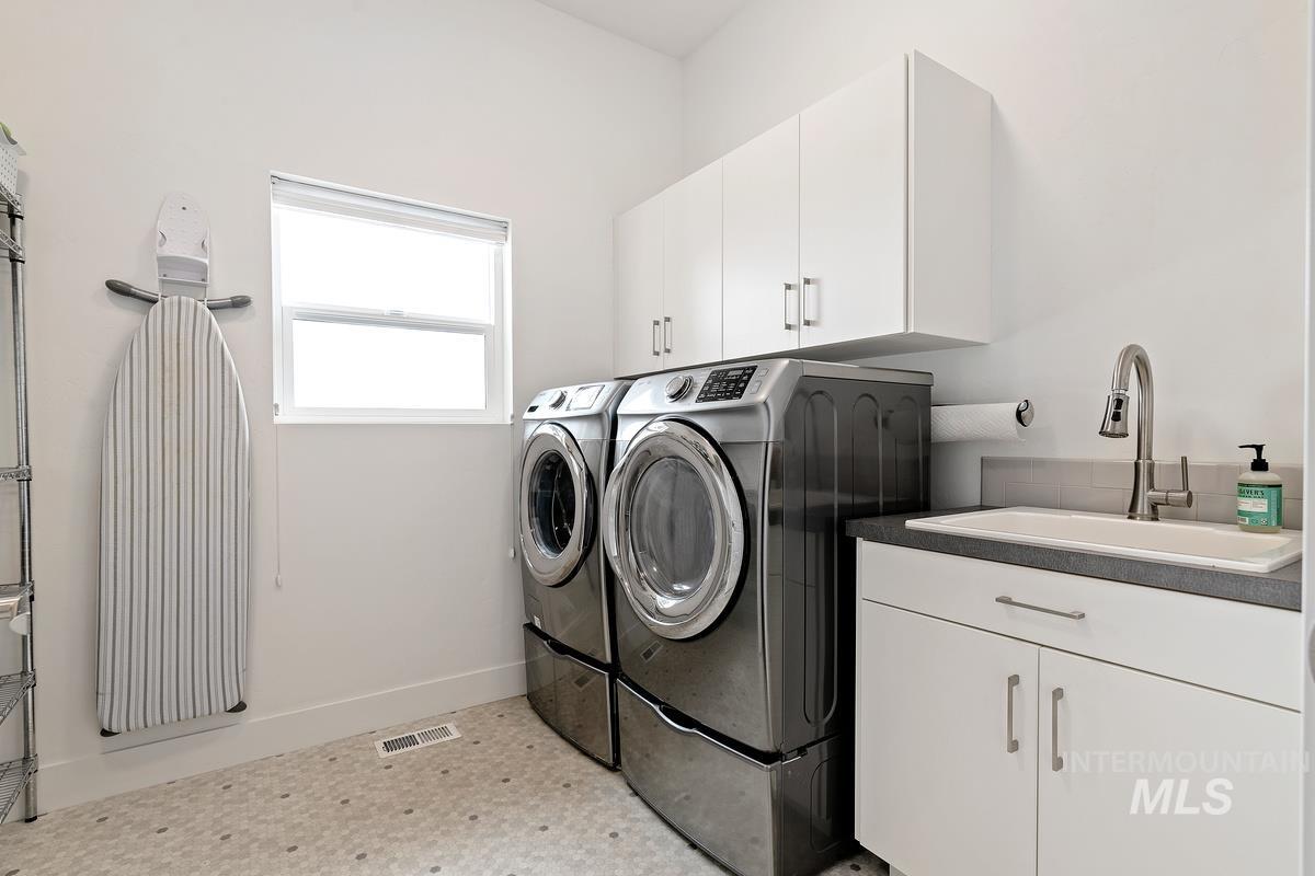 5058 W Parkridge Dr.