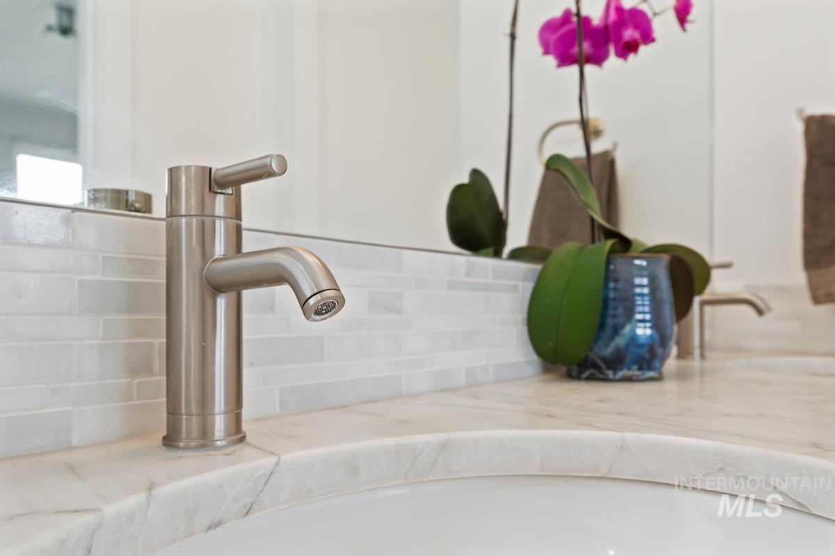 5058 W Parkridge Dr.