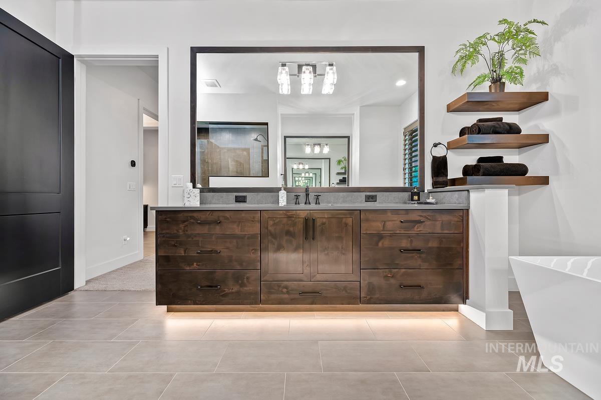 2379 W Clear Creek Drive