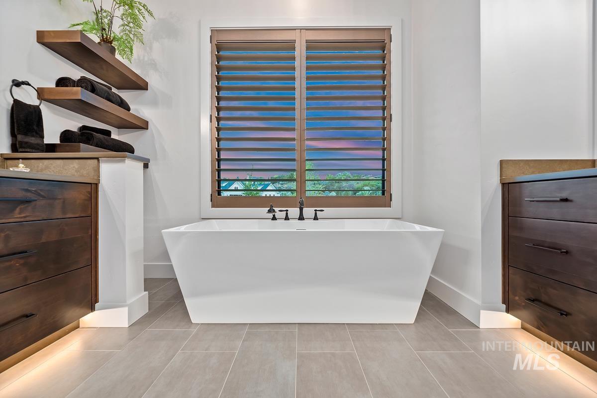 2379 W Clear Creek Drive