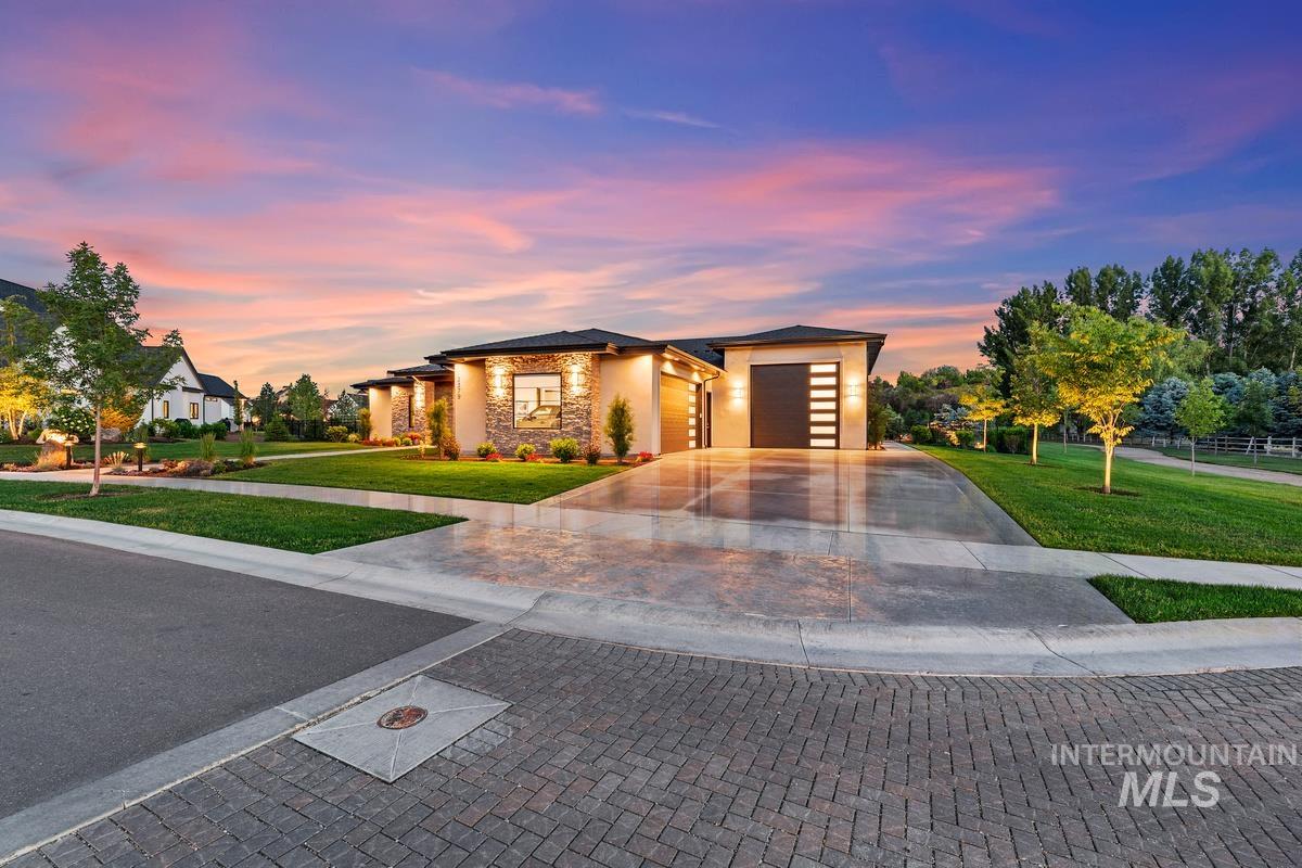 2379 W Clear Creek Drive