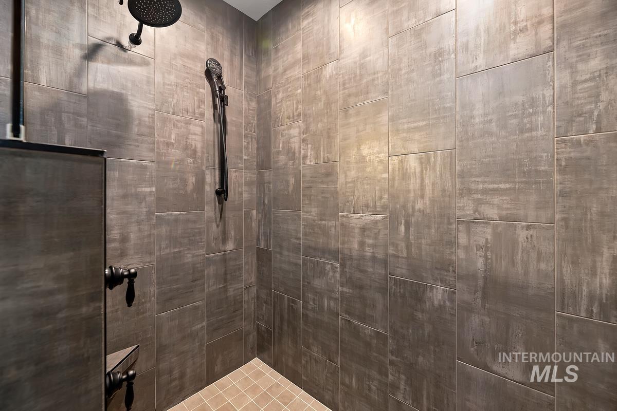 2379 W Clear Creek Drive