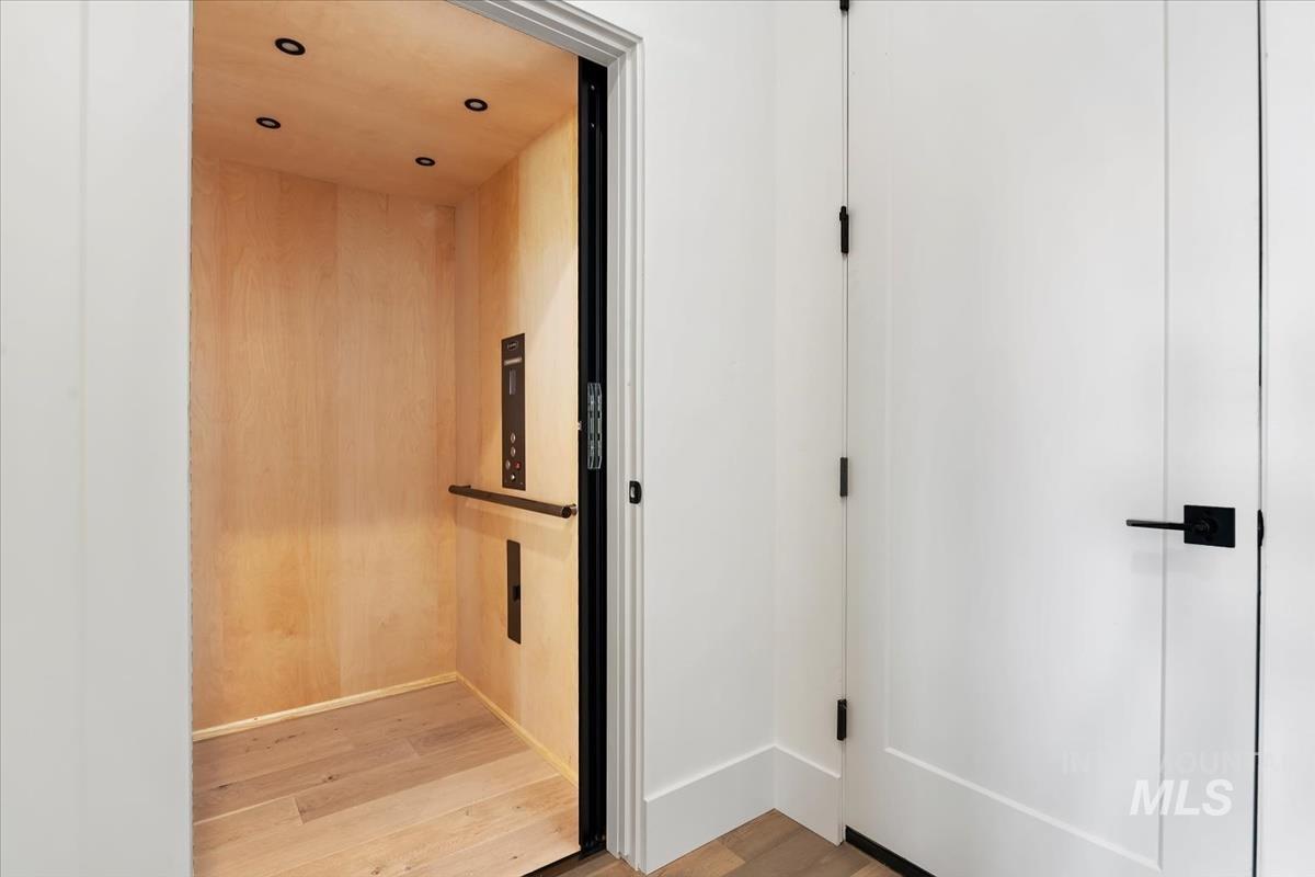 2208 S Mallard Wing Way