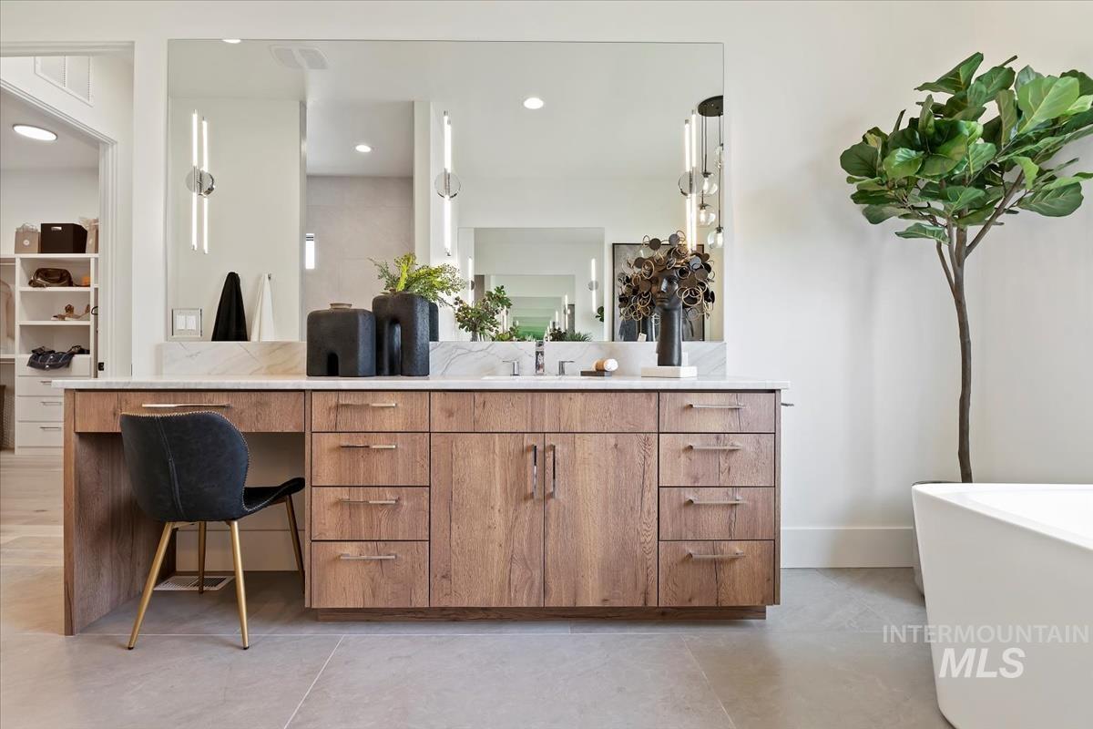 2208 S Mallard Wing Way