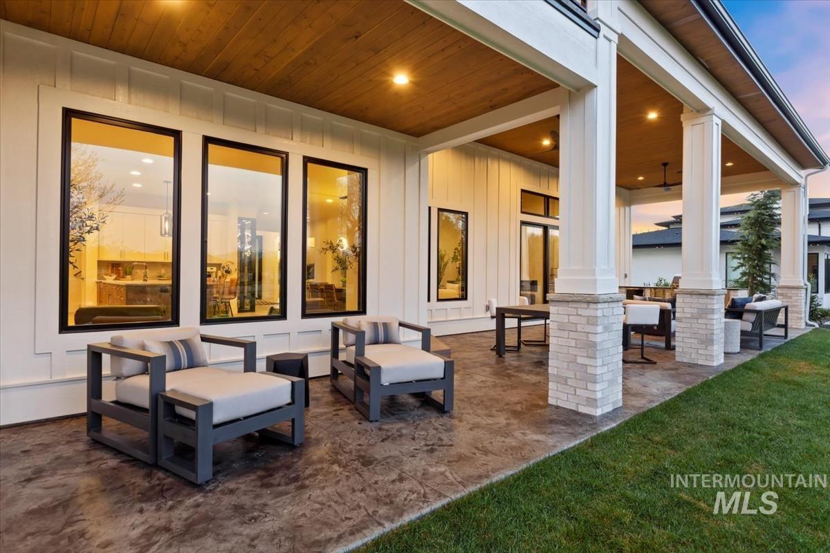 2208 S Mallard Wing Way