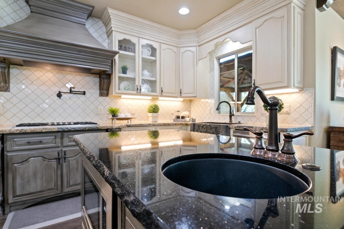 594 W Watersford Dr.