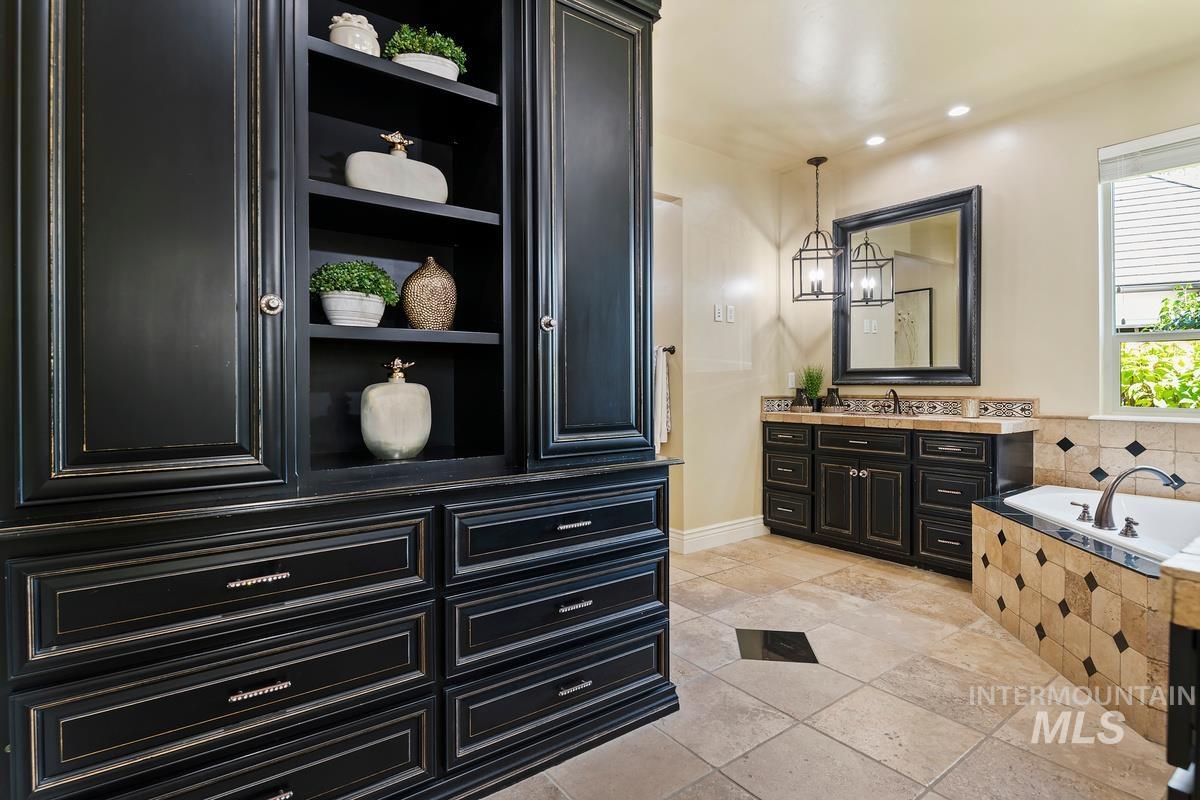 594 W Watersford Dr.