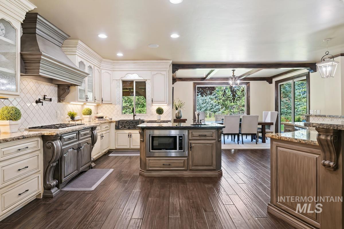 594 W Watersford Dr.