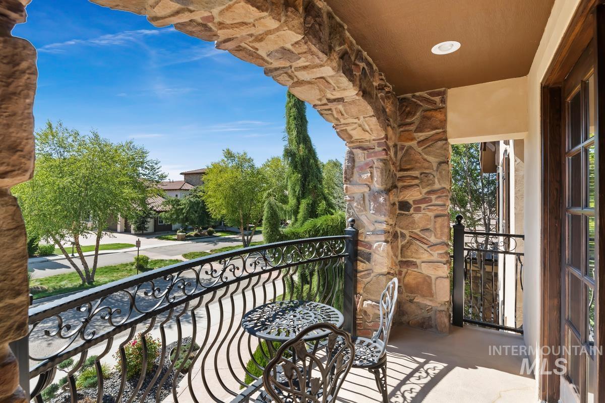 594 W Watersford Dr.