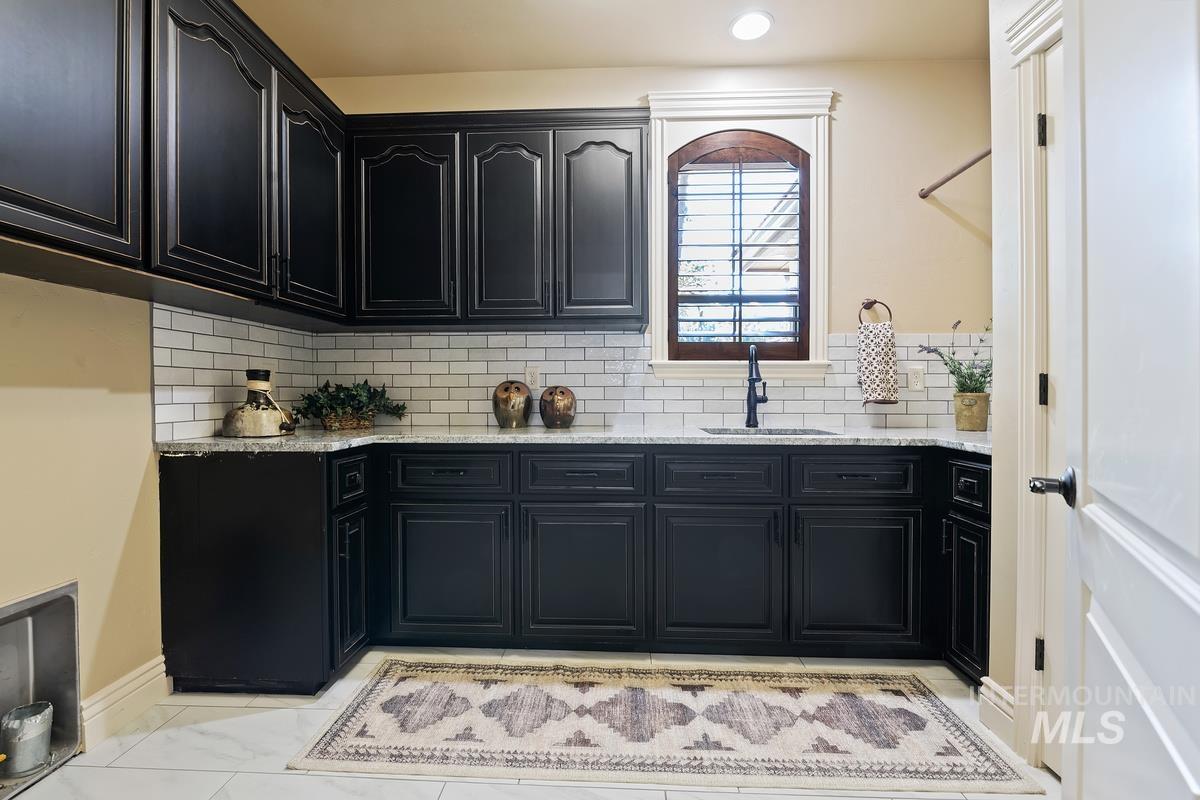 594 W Watersford Dr.