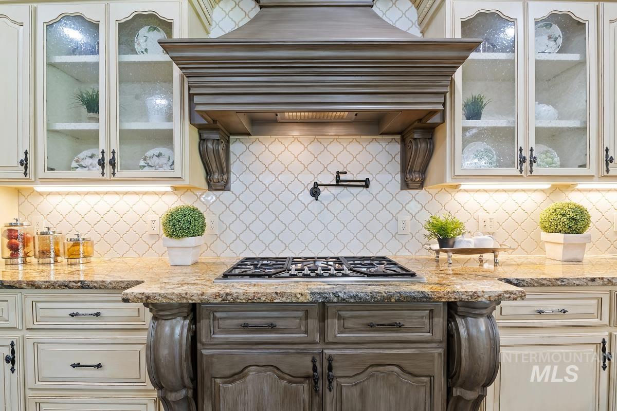 594 W Watersford Dr.