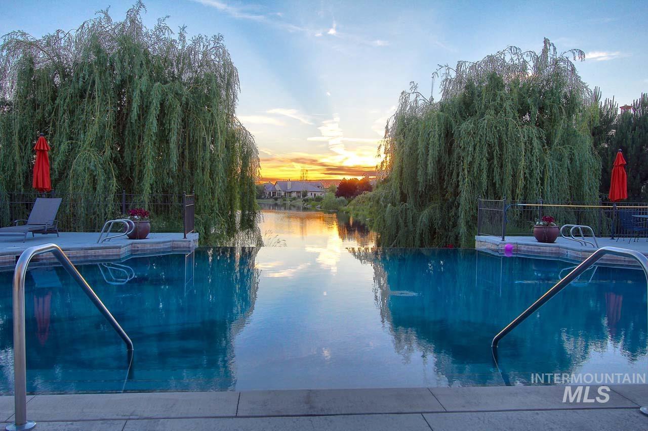 594 W Watersford Dr.