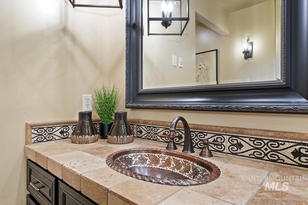 594 W Watersford Dr.