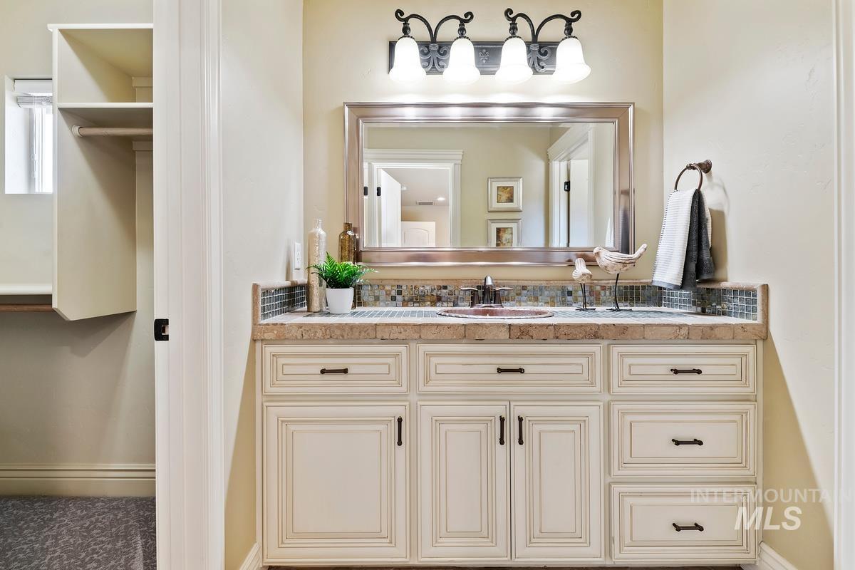 594 W Watersford Dr.