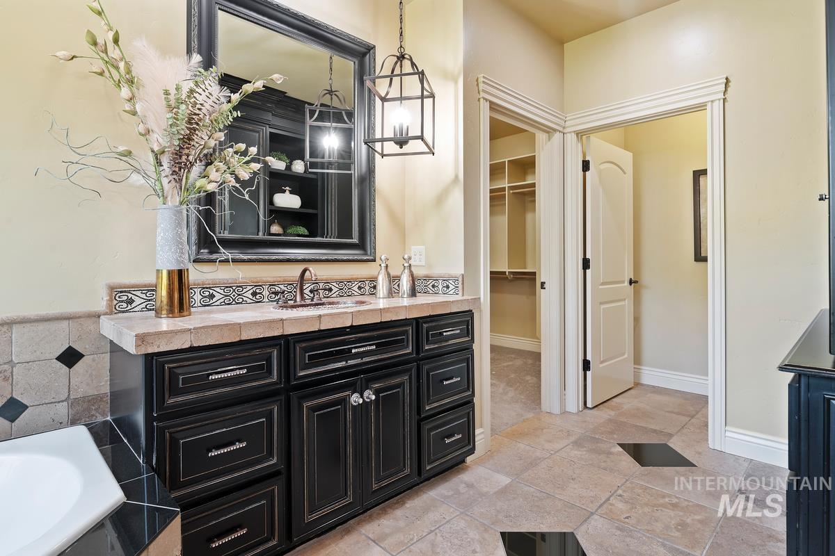 594 W Watersford Dr.