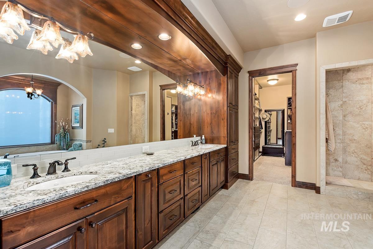 1318 W. Sherington Ct.