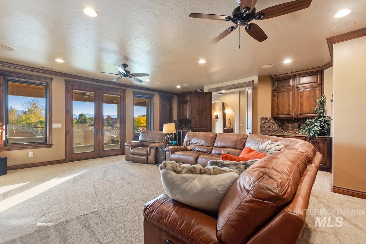 1318 W. Sherington Ct.