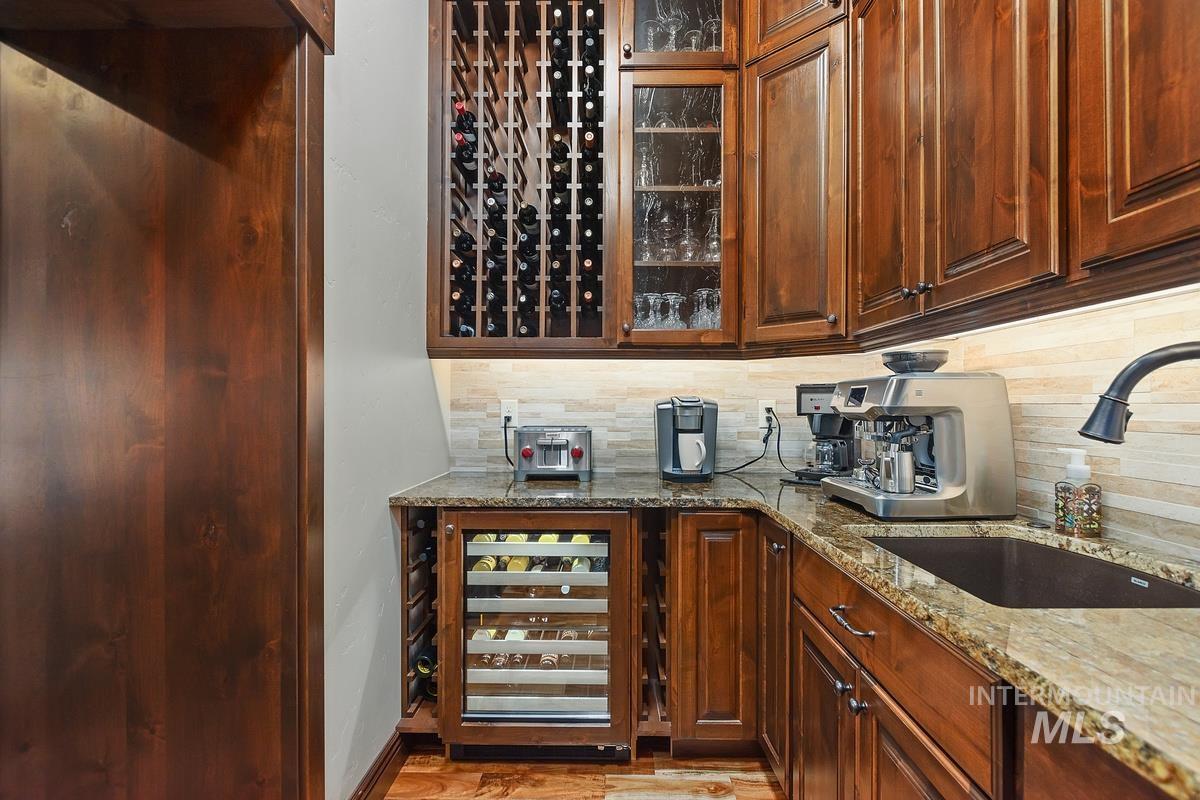 1318 W. Sherington Ct.