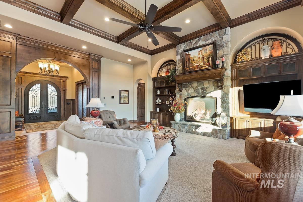 1318 W. Sherington Ct.