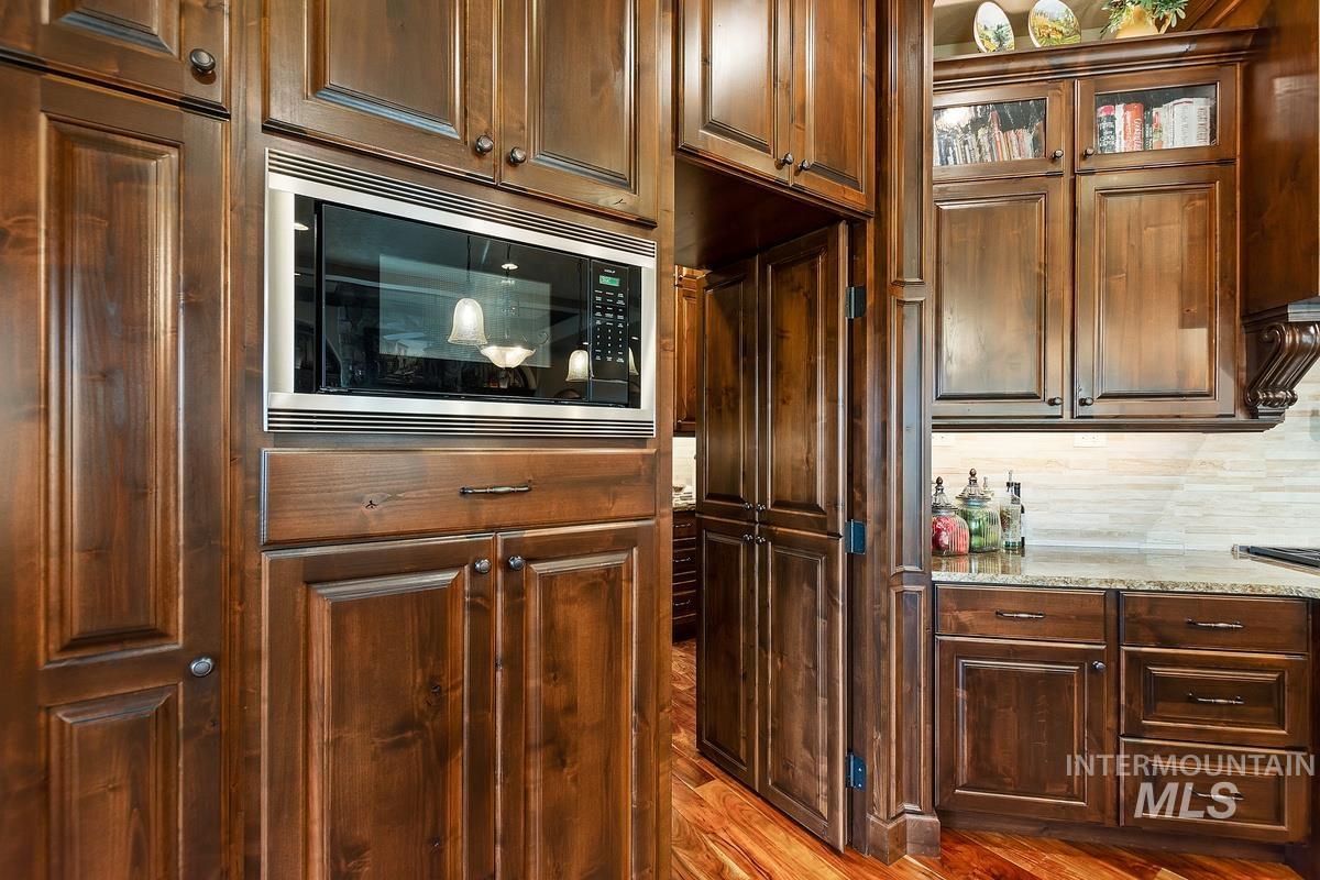 1318 W. Sherington Ct.