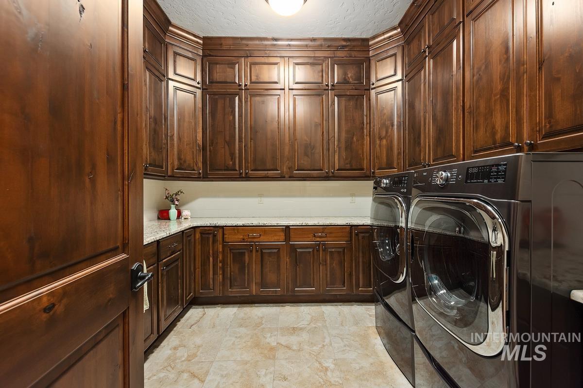 1318 W. Sherington Ct.