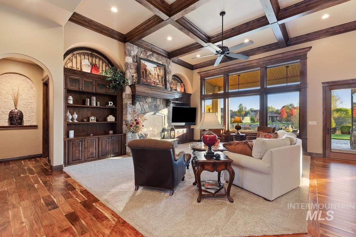 1318 W. Sherington Ct.