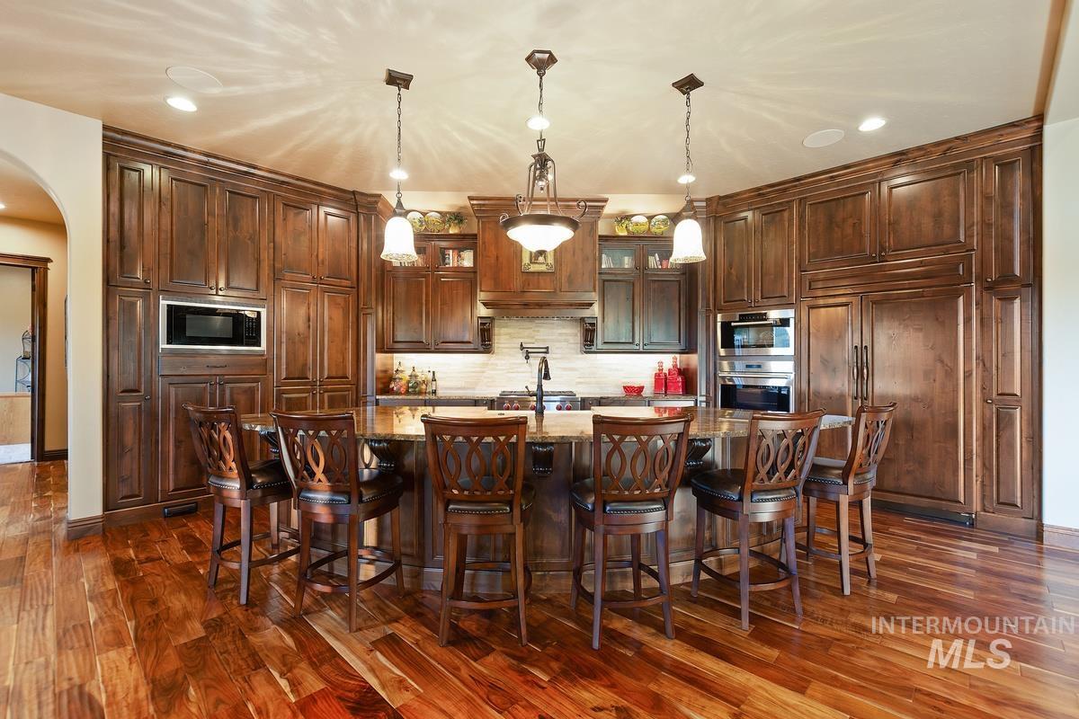 1318 W. Sherington Ct.