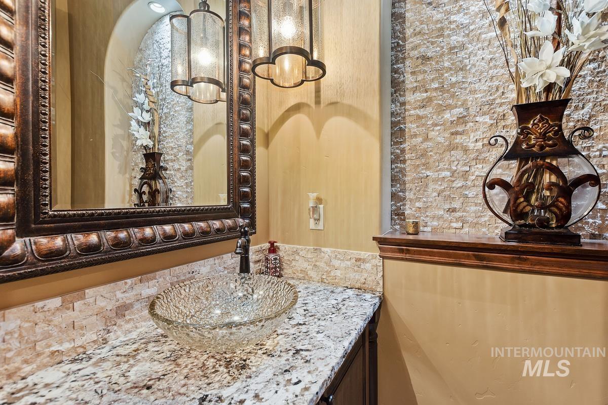 1318 W. Sherington Ct.