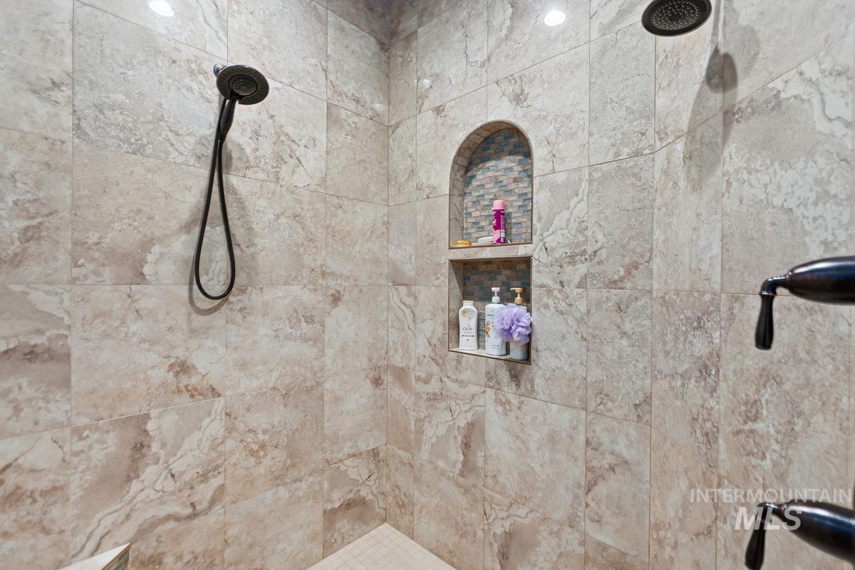 1318 W. Sherington Ct.