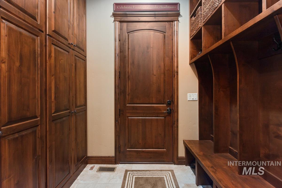 1318 W. Sherington Ct.